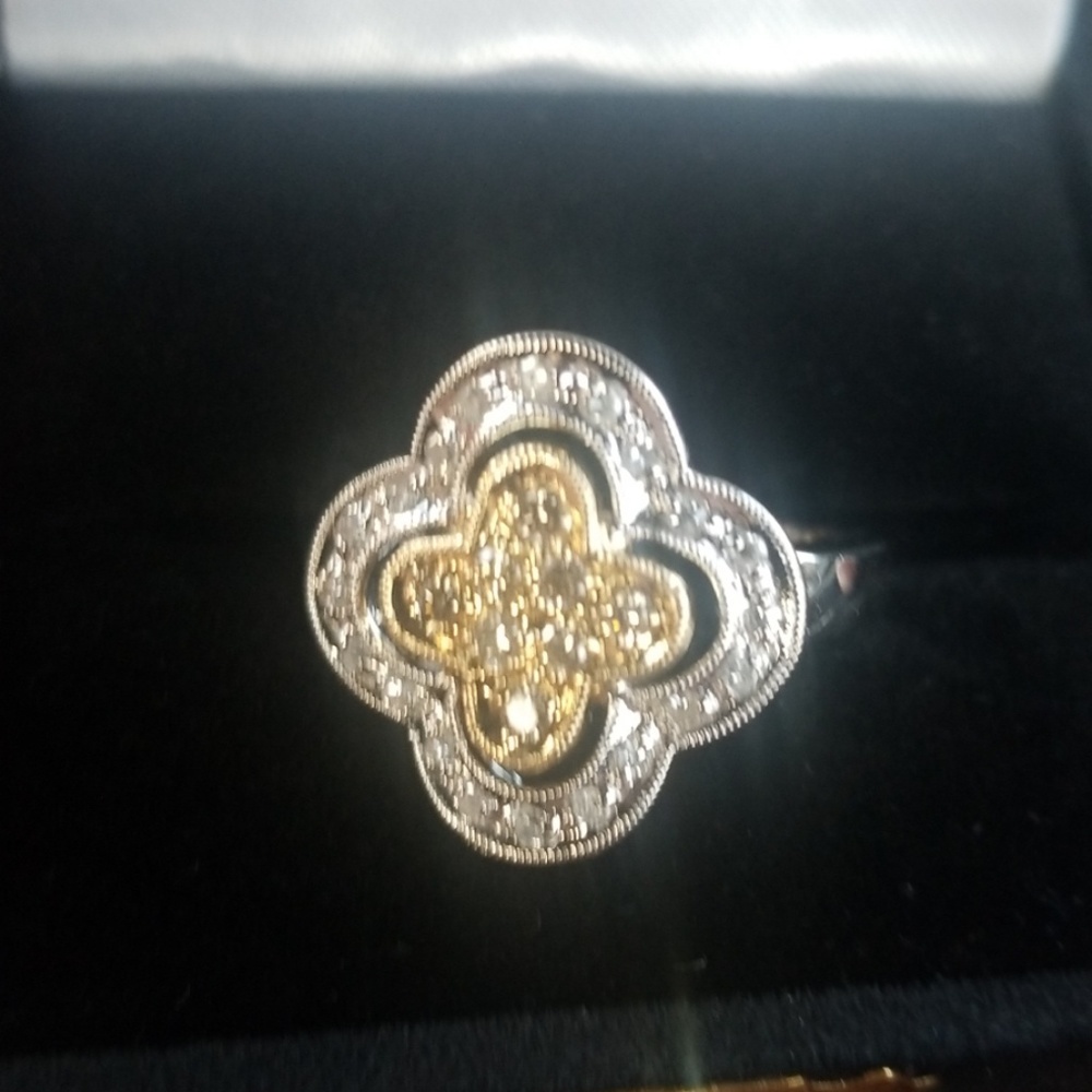 14k white gold ring with chocolate and white diamo